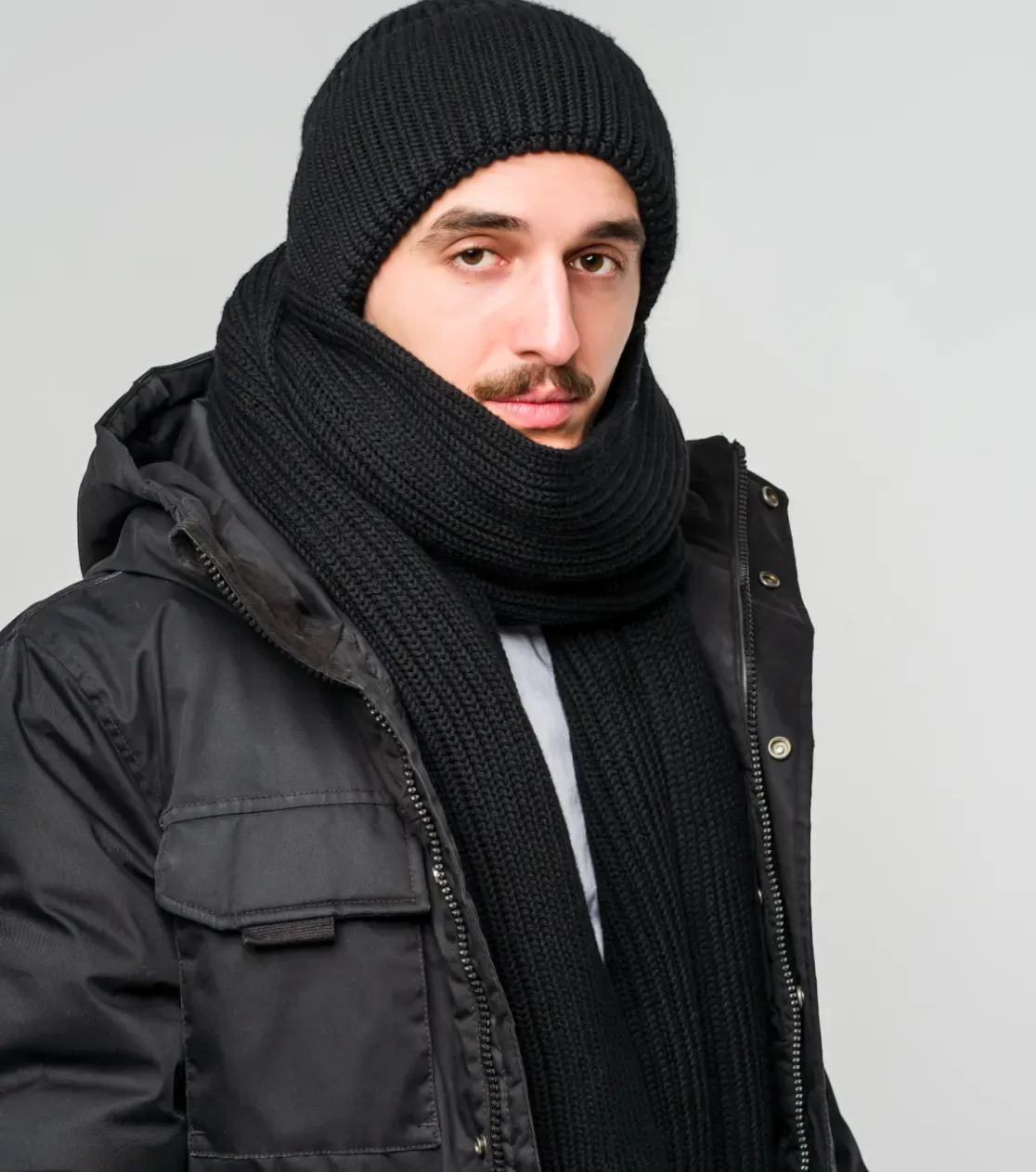 Set Invernale: Berretto e Sciarpa in Lana Merino - Maglia Spessa, Nero