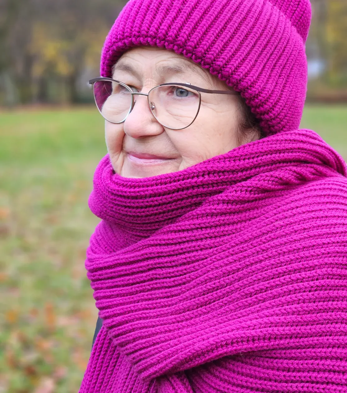 komplet_zimowy_czapka_szal_otulacz_koc_merino_merynos_gruby_scieg_basic_eksluzywny_welna_polska_produkcja40fiolet_biskupi.webp
