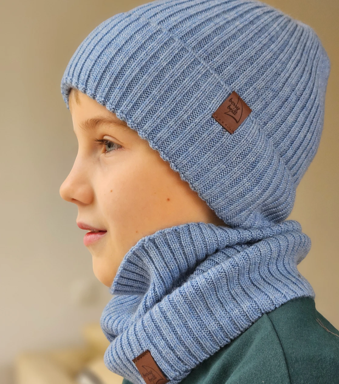 Conjunto de gorro y bufanda de merino azul claro