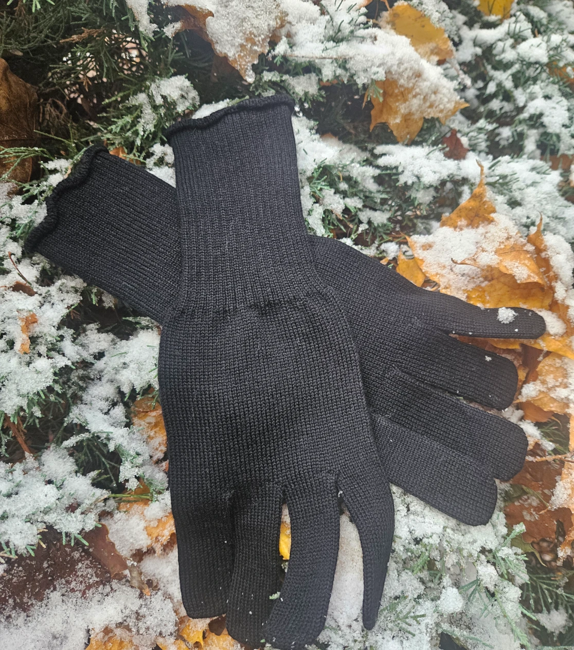 berryboat_merino_guantes_negros_estiloso.webp