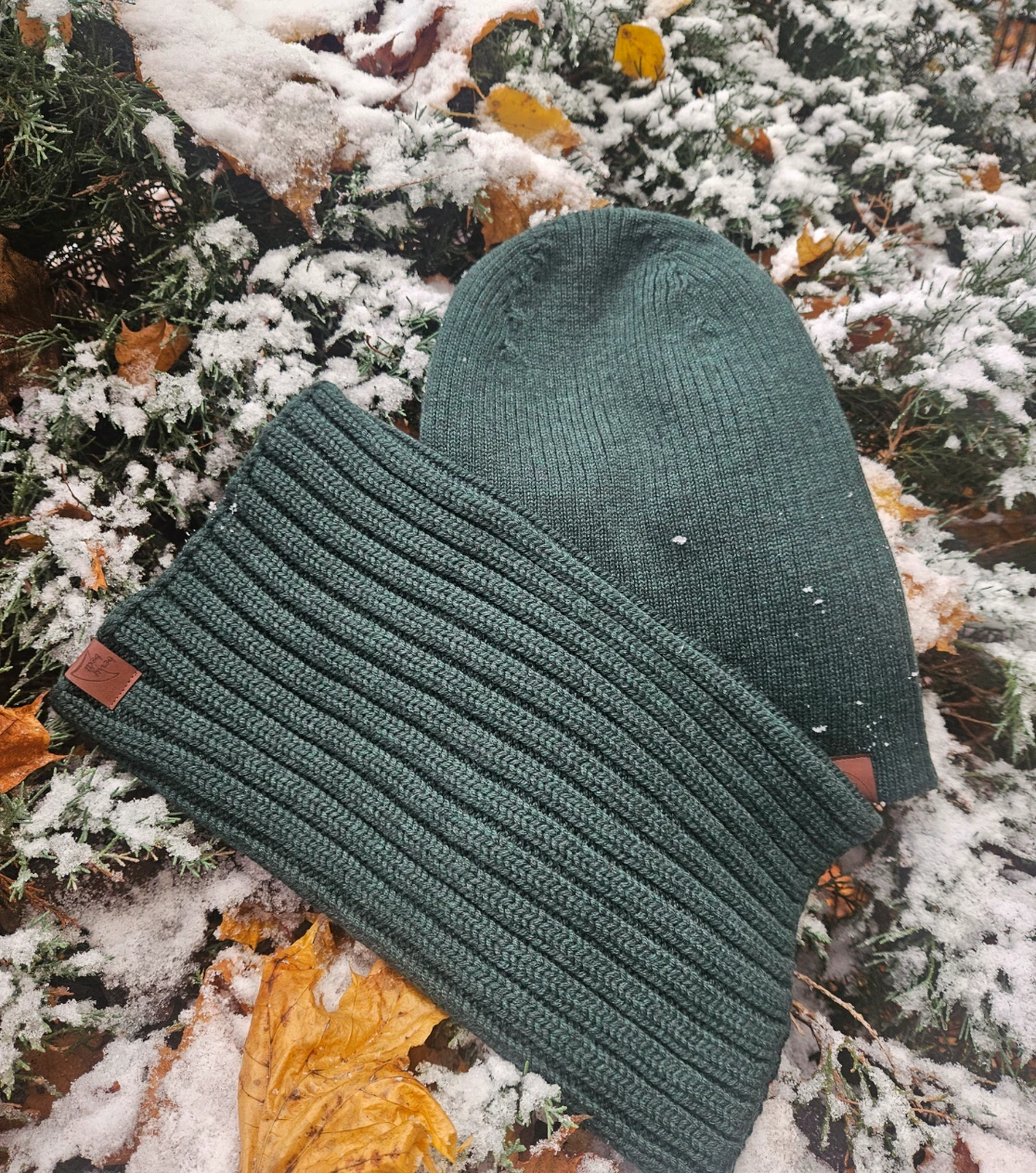 Gorro de invierno Berryboat de merino con cuello, verde oscuro caqui