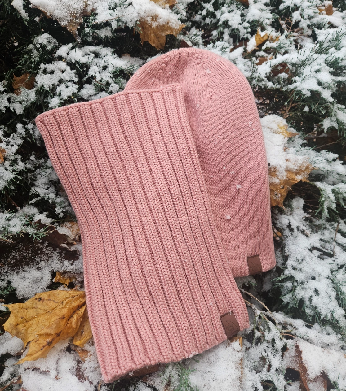 Gorro de invierno Berryboat de merino con cuello, rosa polvo