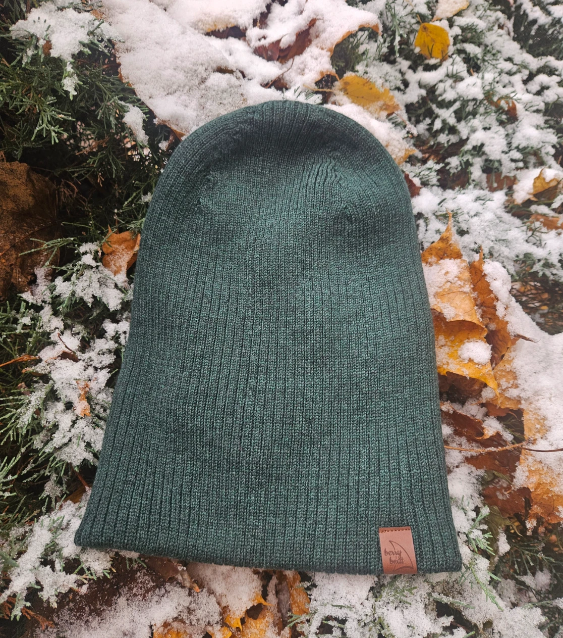 Gorro de invierno Berryboat Merino con bufanda cuello verde oscuro caqui