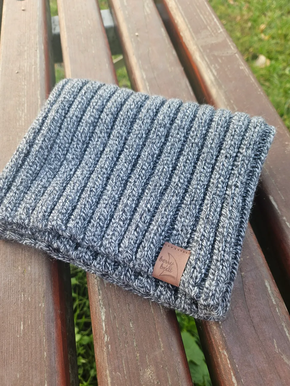 Gorro y cuello de invierno de lana merino Berryboat – unisex, gorra marinera en gris grafito pimienta sal