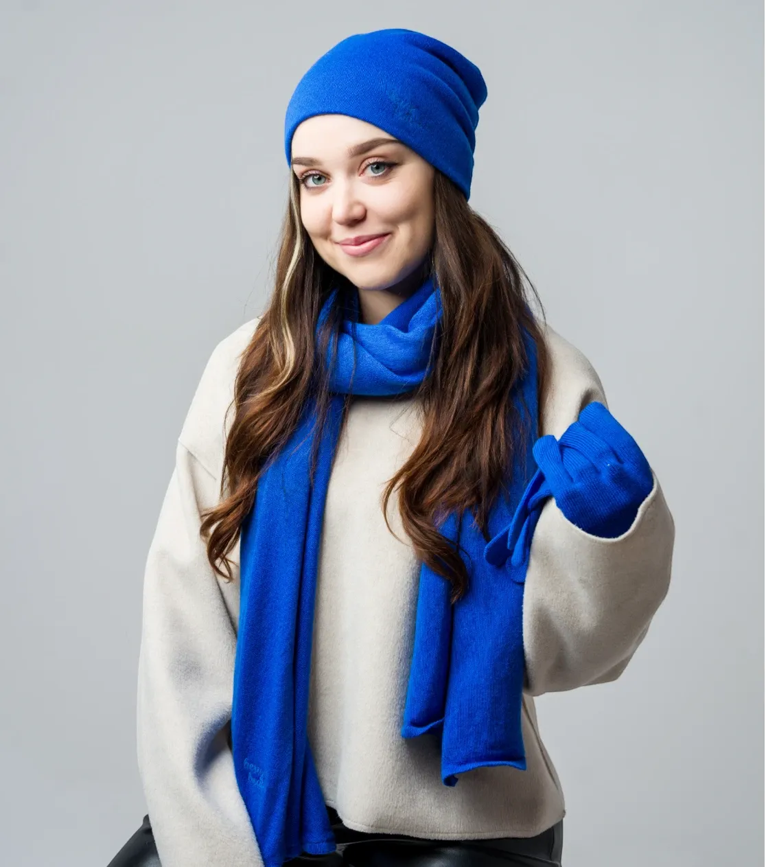 berryboat_merino_czapka_zimowa_meska_damska_beanie_22_niebieski_kobalt_elegancka_premium.webp