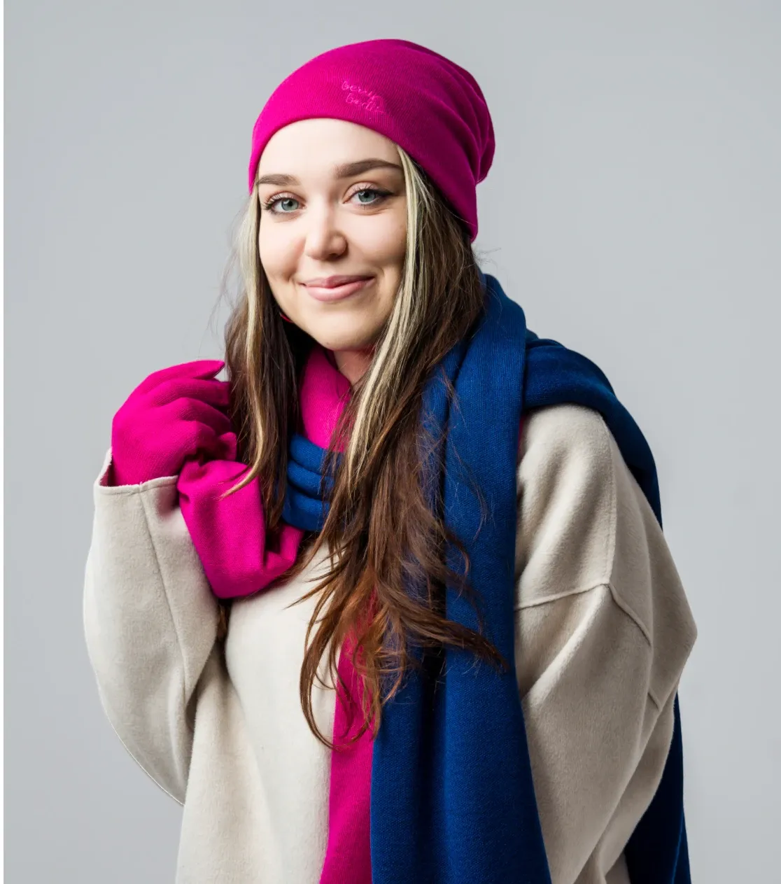 berryboat_merino_czapka_zimowa_meska_damska_beanie_36_fuksja_mama_corka_amarant_rozowa_granatowa_szal_szalik_sweter_elegancka_premium.webp
