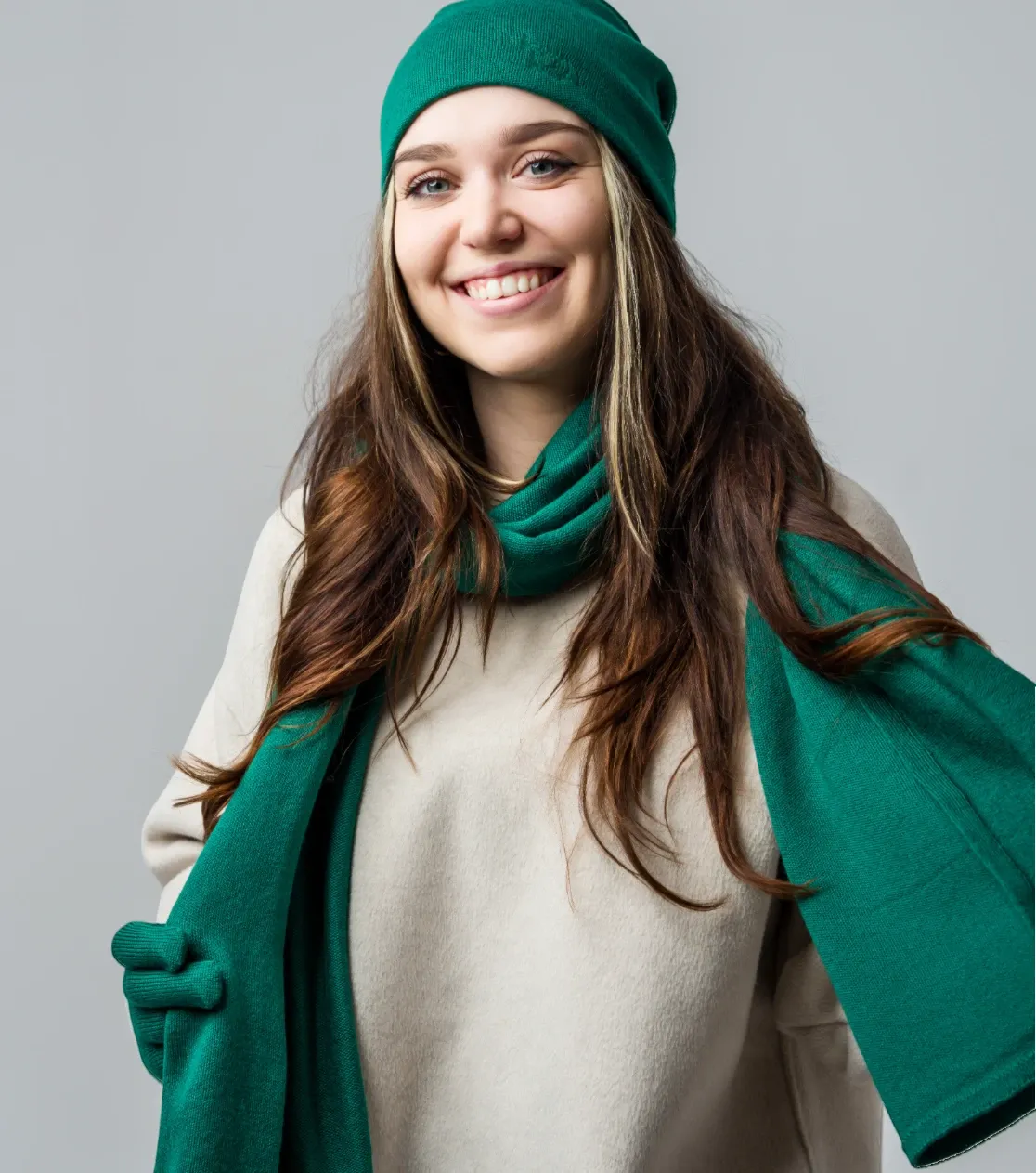 berryboat_merino_czapka_zimowa_meska_damska_beanie_40_butelkowa_zielona_szal_szalik_elegancka_premium.webp