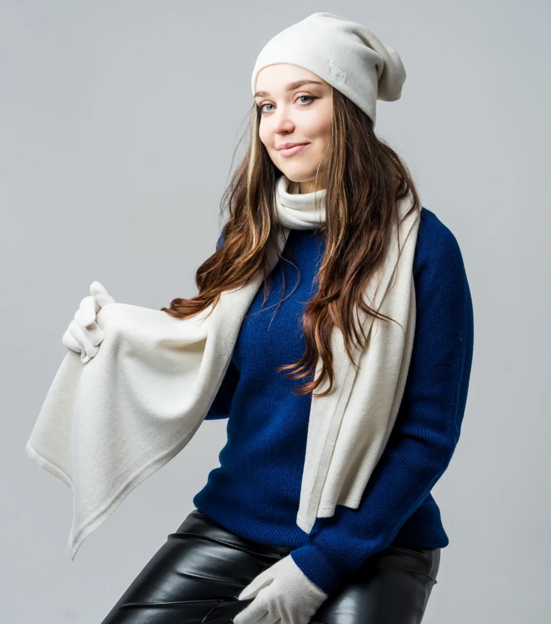 berryboat_merino_czapka_zimowa_meska_damska_beanie_52_ecru_biala_smietankowa_szal_szalik_elegancka_premium.webp