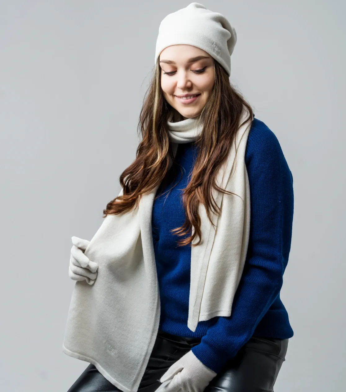 berryboat_merino_czapka_zimowa_meska_damska_beanie_53_ecru_biala_smietankowa_szal_szalik_sweter_elegancka_premium.webp