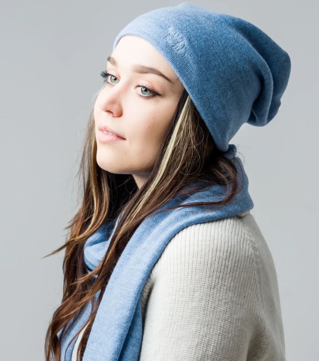 berryboat_merino_czapka_zimowa_meska_damska_beanie_79_szal_szalik_elegancka_premium.webp