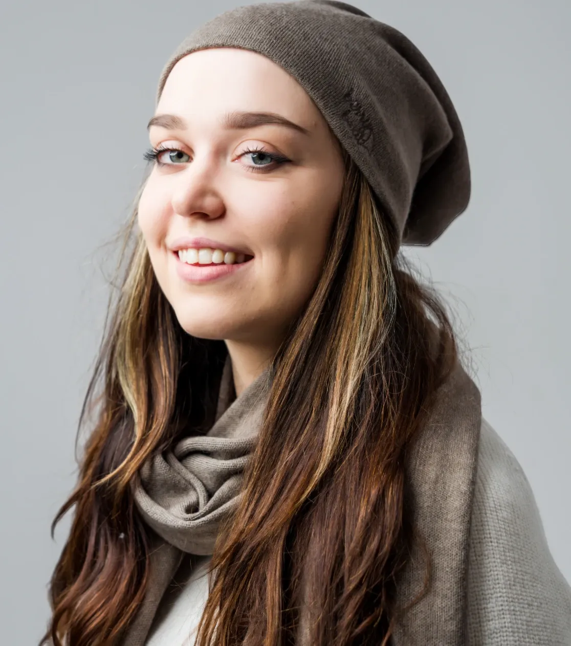 berryboat_merino_czapka_zimowa_meska_damska_beanie_86_beżowa_taupe_elegancka_premium.webp