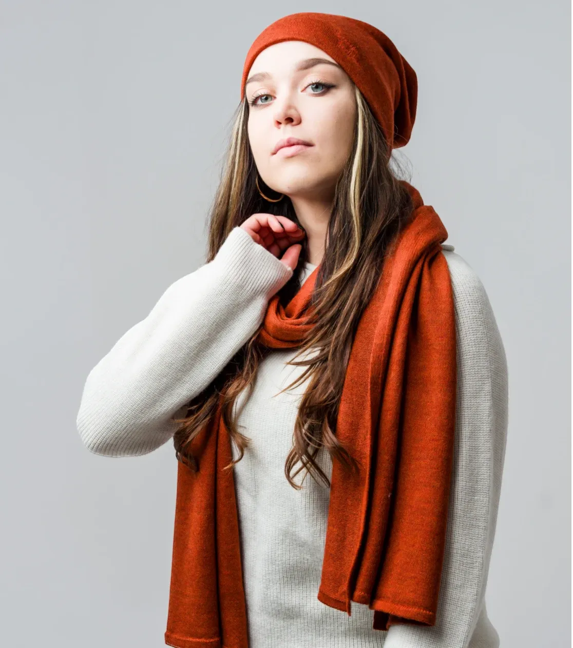 berryboat_merino_czapka_zimowa_meska_damska_beanie_135_orzechowa_brązowa_szal_szalik_sweter_elegancka_premium.webp