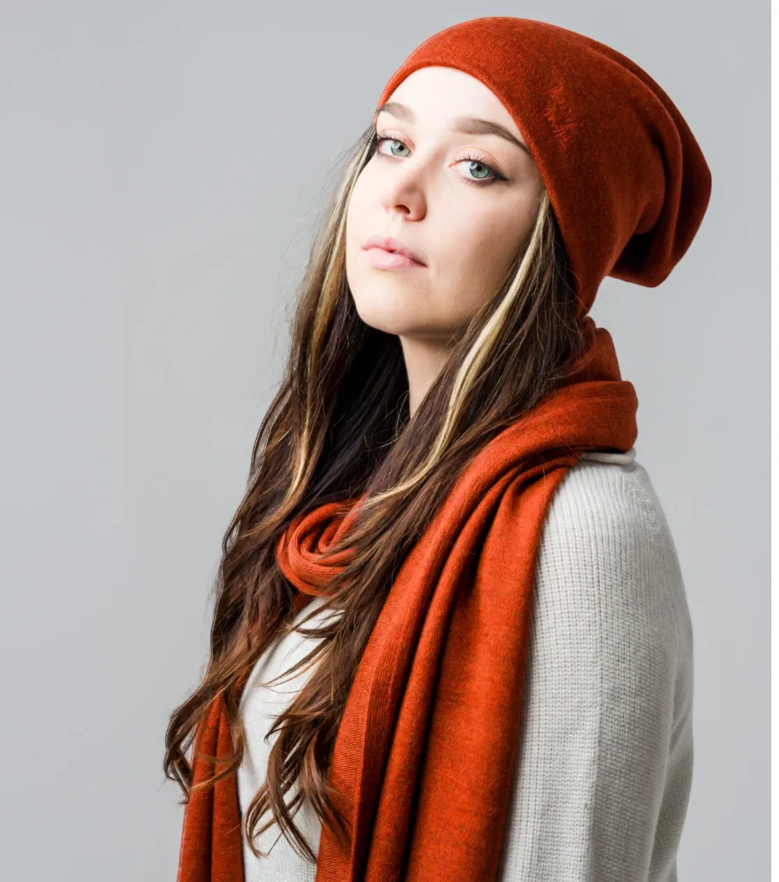 berryboat_merino_czapka_zimowa_meska_damska_beanie_137_orzechowa_brązowa_szal_szalik_elegancka_premium.webp