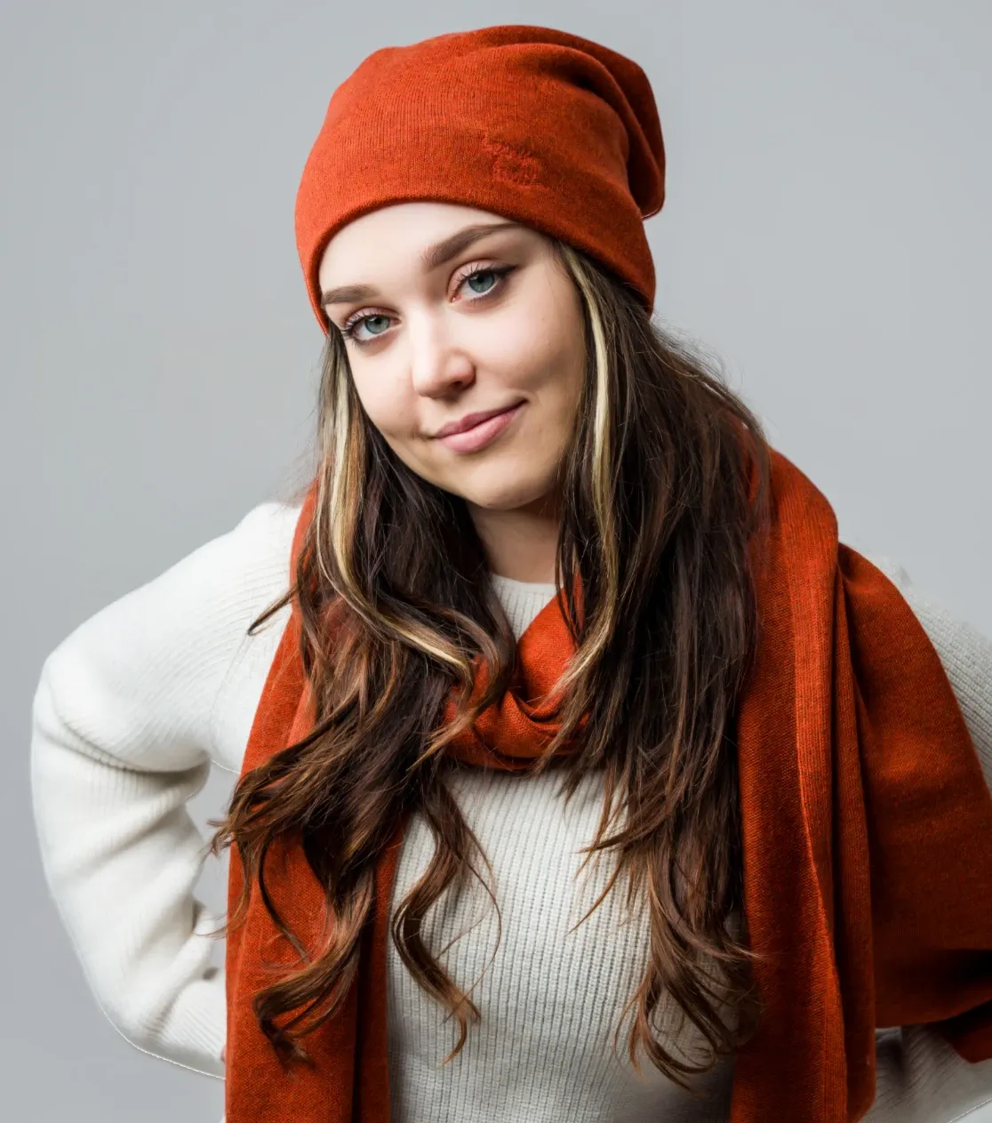 berryboat_merino_czapka_zimowa_meska_damska_beanie_138_orzechowa_brązowa_szal_szalik_elegancka_premium.webp