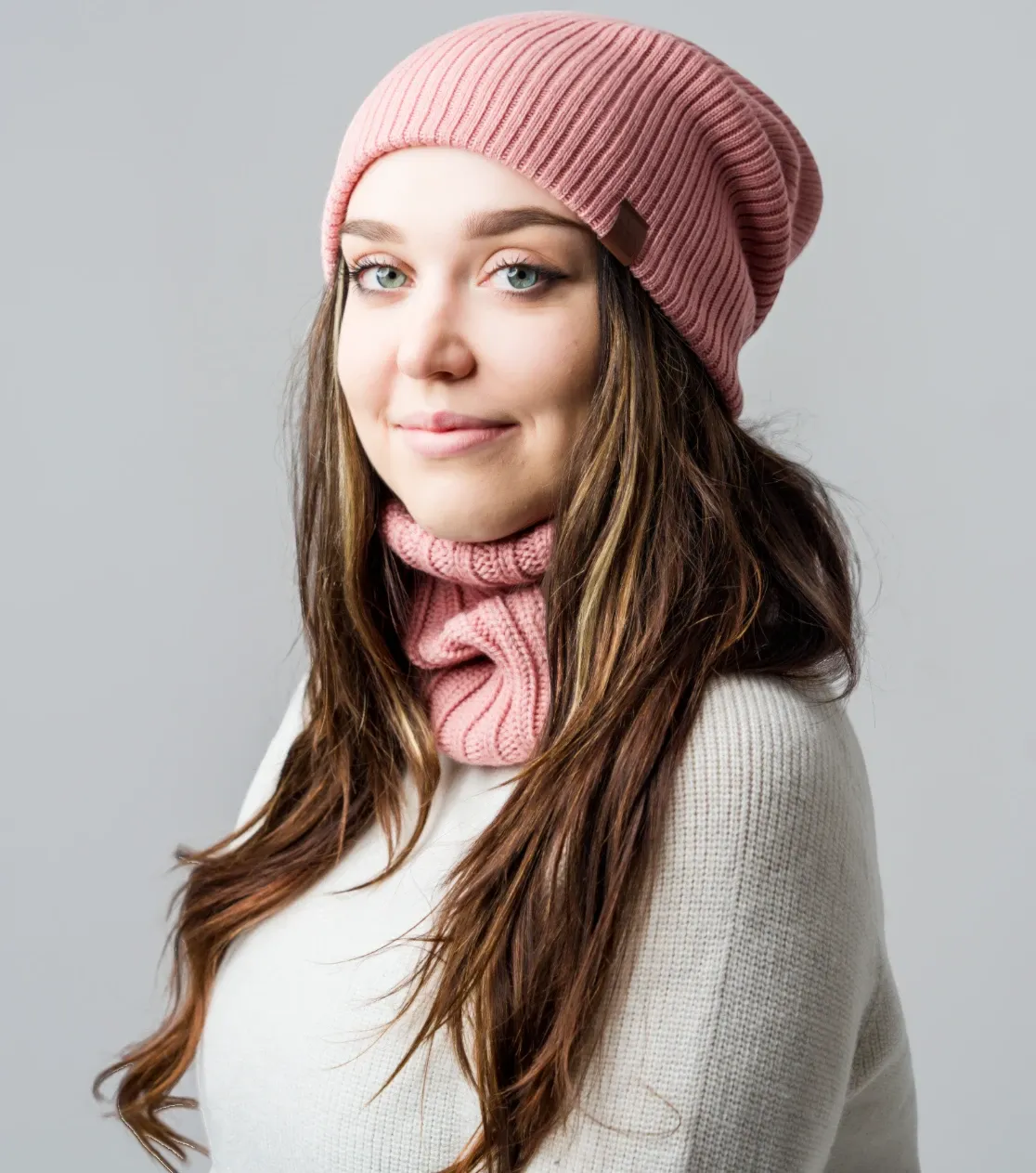 berryboat_merino_czapka_zimowa_meska_damska_beanie_144_pudrowa_rozowa_elegancka_premium.webp