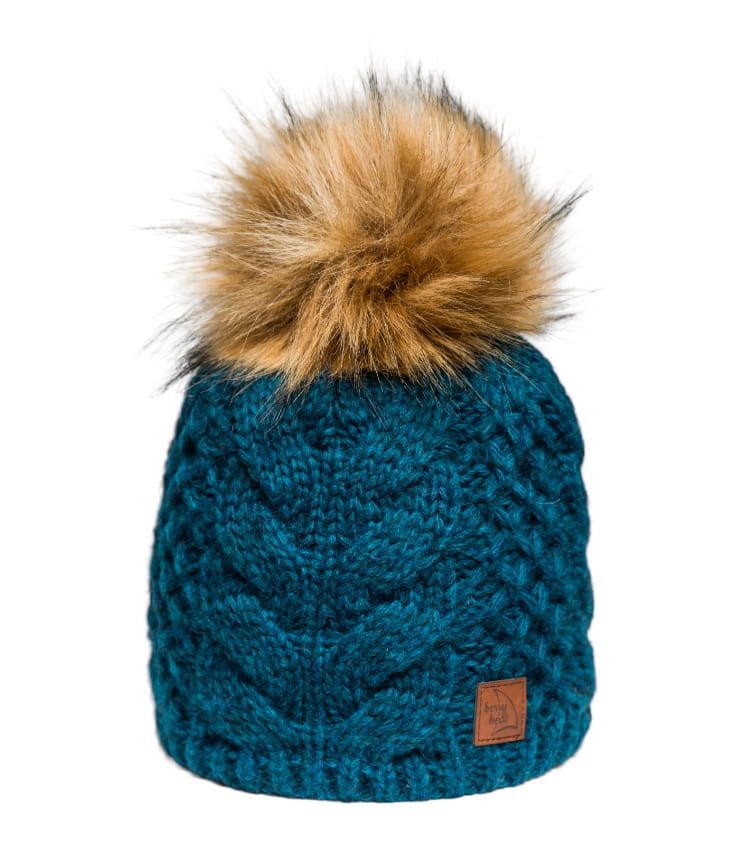 Czapka_pompom_warkocz_welna_alpaka_14Aubusson_Blue_ciemny_niebieski _zielony.jpeg