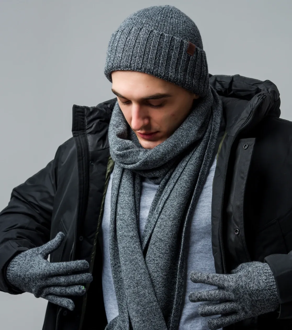 Berryboat Merino Men's and Women's Winter Beanie with Elegant Scarf