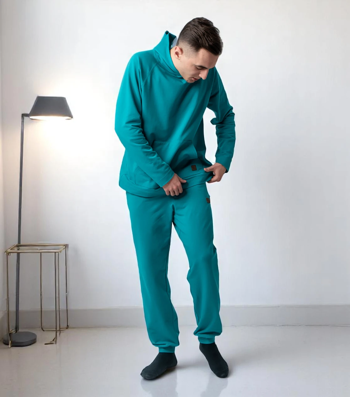 BerryBoat pantaloni jogger larghi con piega e felpa con cappuccio 28.webp