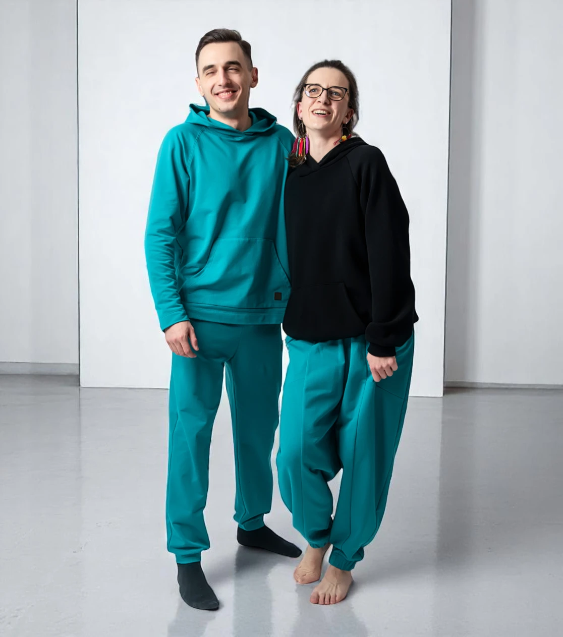 BerryBoat Jogginghose und Hoodie locker mit Bügelfalte 21.webp