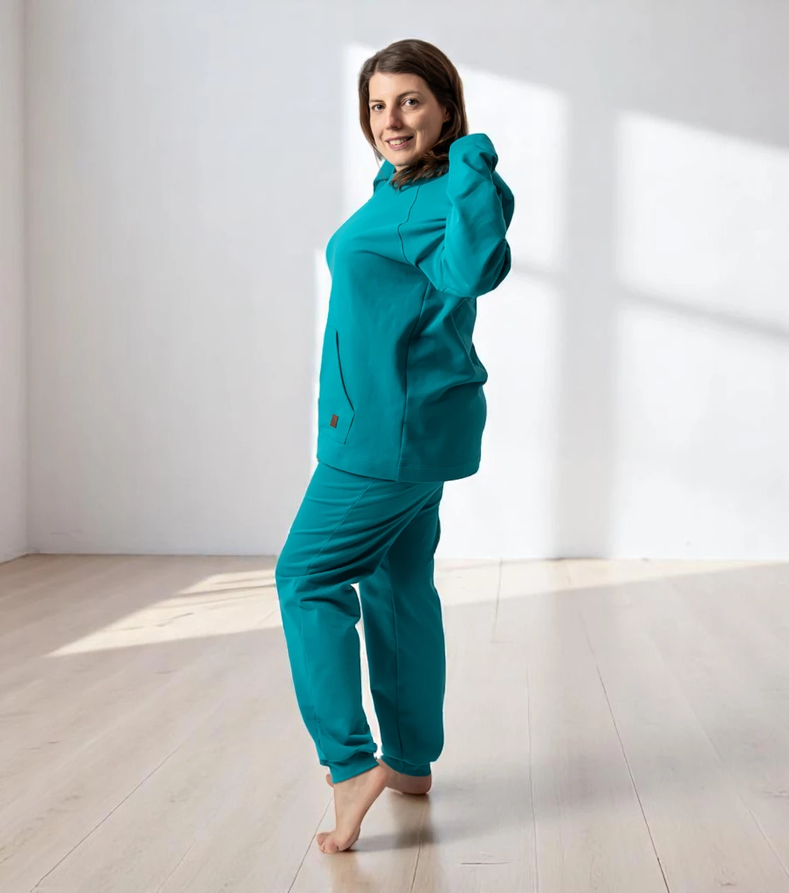 BerryBoat Jogginghose und Hoodie locker mit Bügelfalte 26.webp