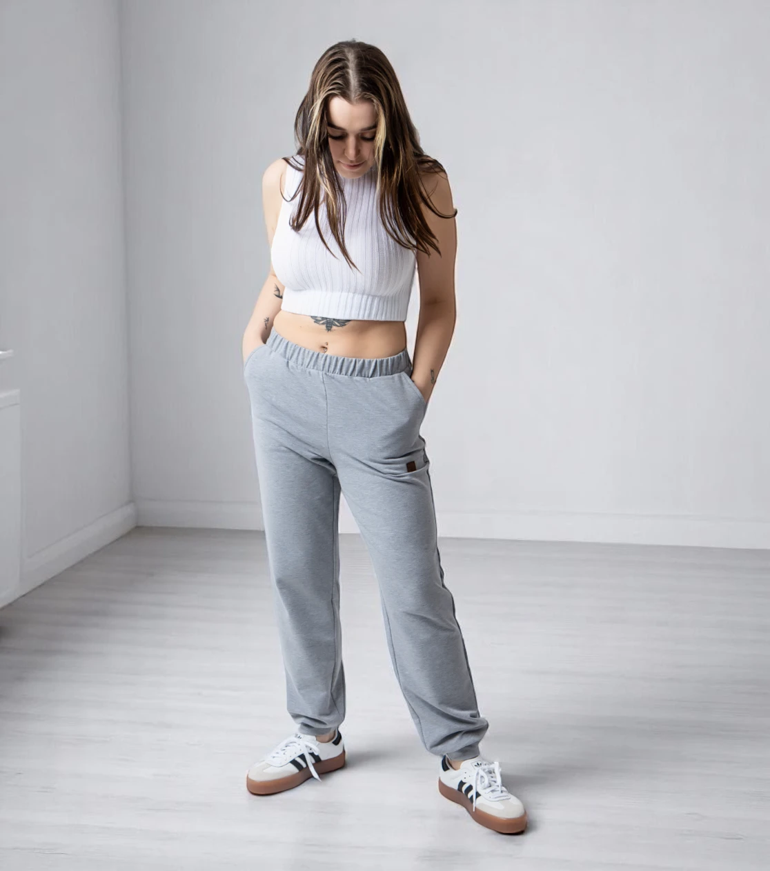 BerryBoat Jogginghose und Pullover locker weit mit Bügelfalte 5.webp