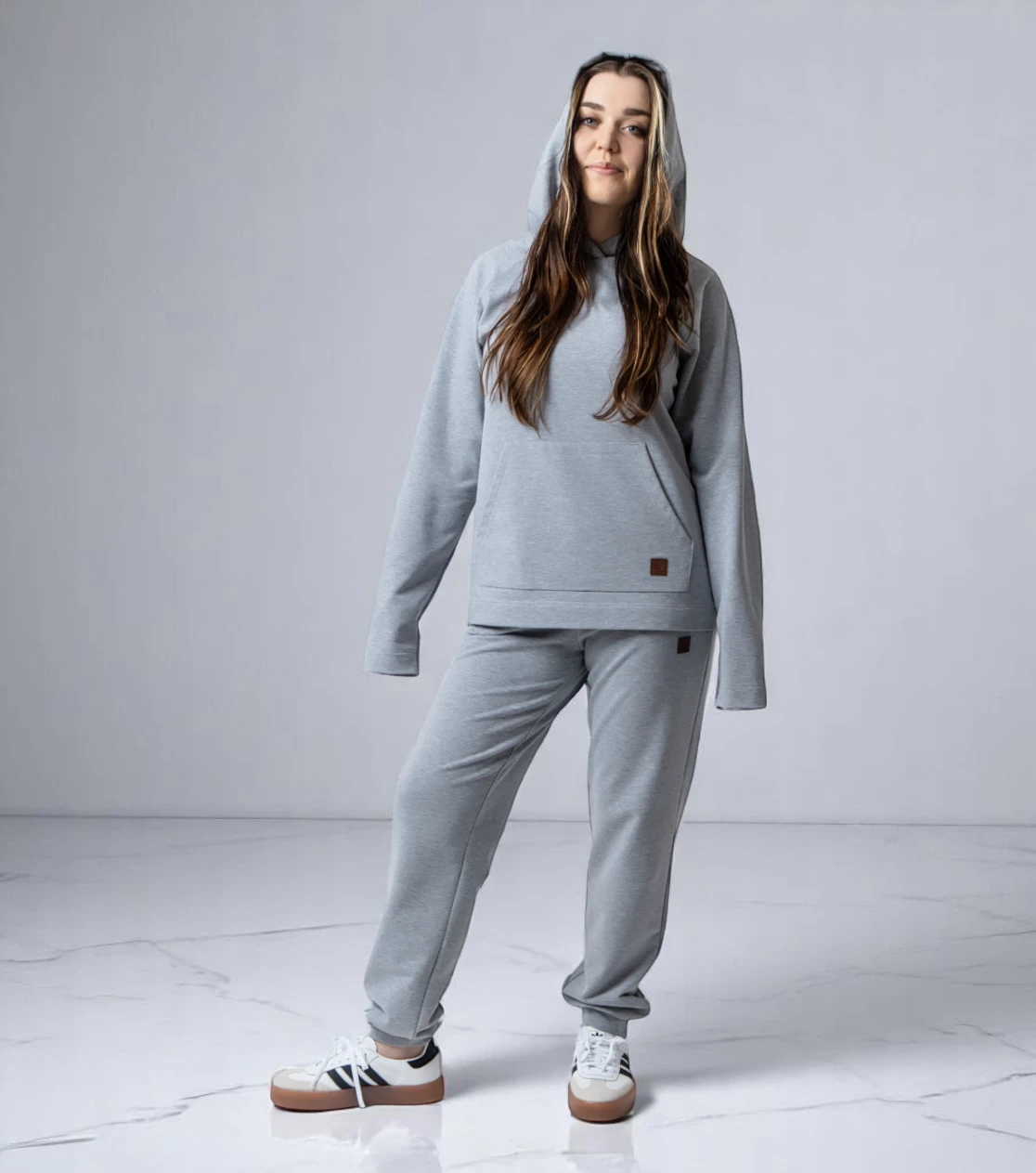 BerryBoat Jogginghose und Pullover locker weit mit Bügelfalte 25.webp
