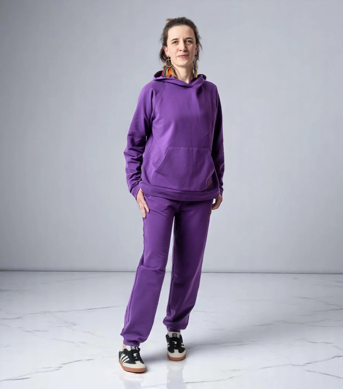 Estilo relajado con joggers y sudadera BerryBoat de corte ancho y pliegue definido 31.webp