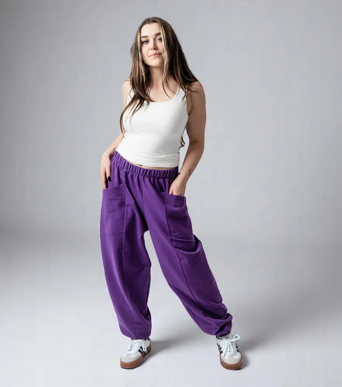 BerryBoat pantalones jogging holgados y sudadera con capucha con pliegue 74.webp