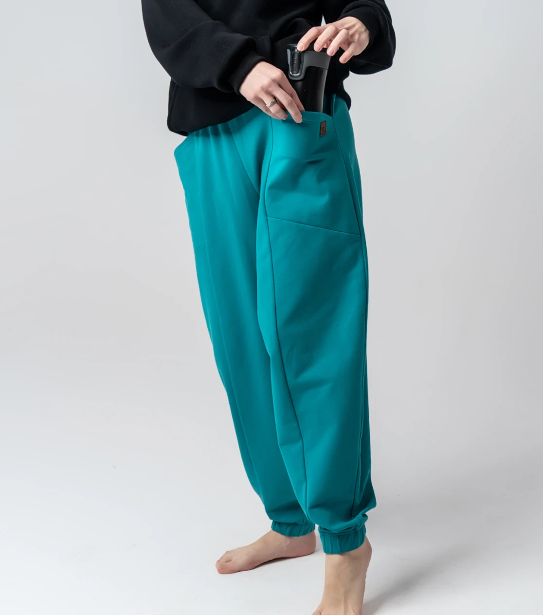 BerryBoat Loose Wide Jogging Pants with Cuff6.webp