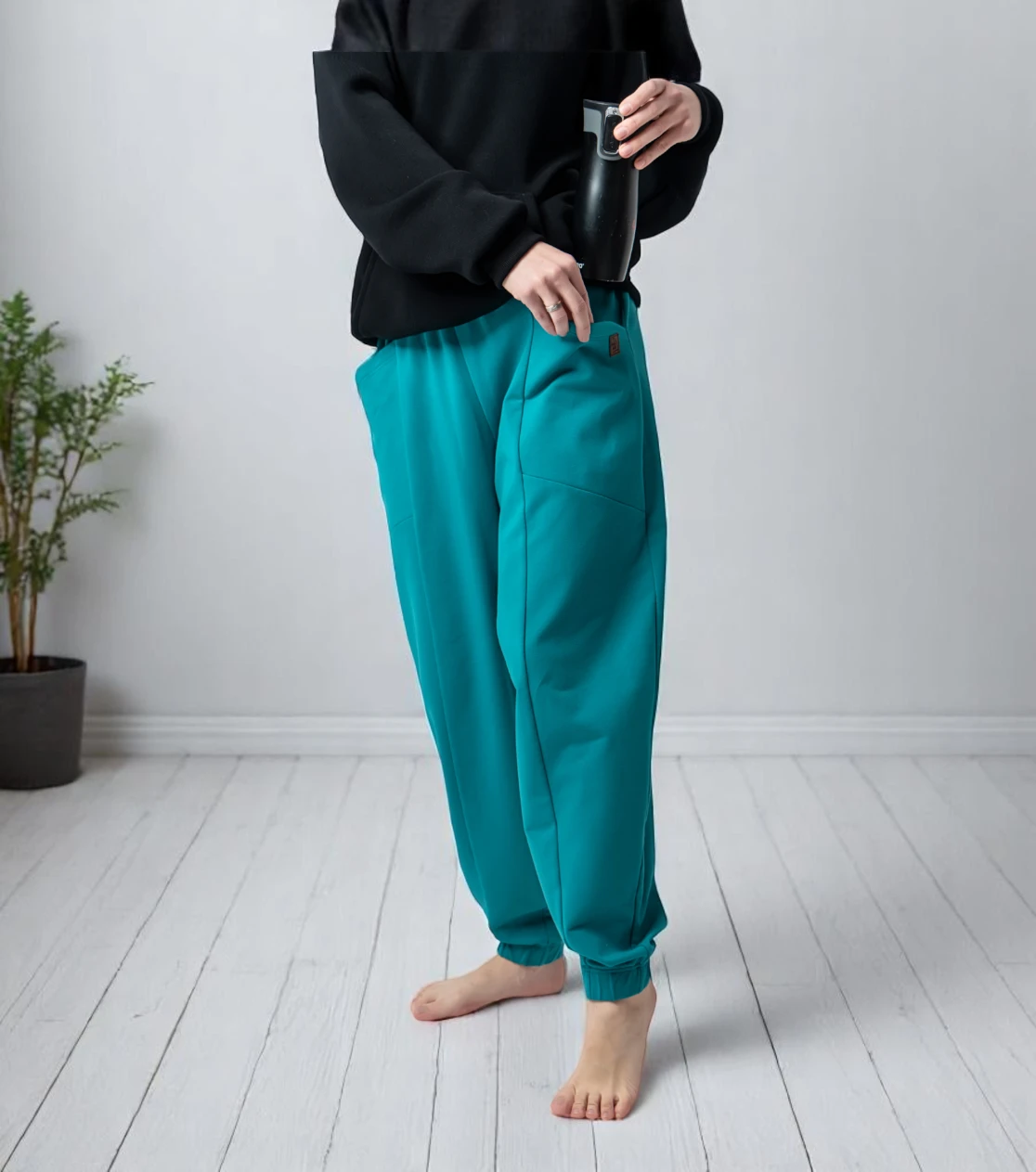 BerryBoat Loose Wide Jogging Pants with Cuff5.webp