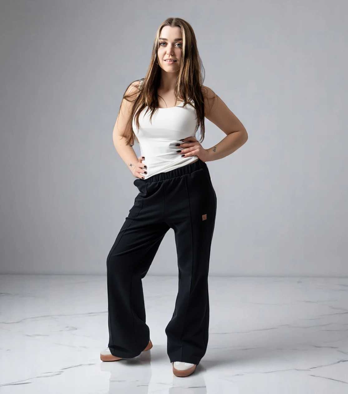 BerryBoat Sweatpants Hose Pullover locker weit mit Bügelfalte89.webp
