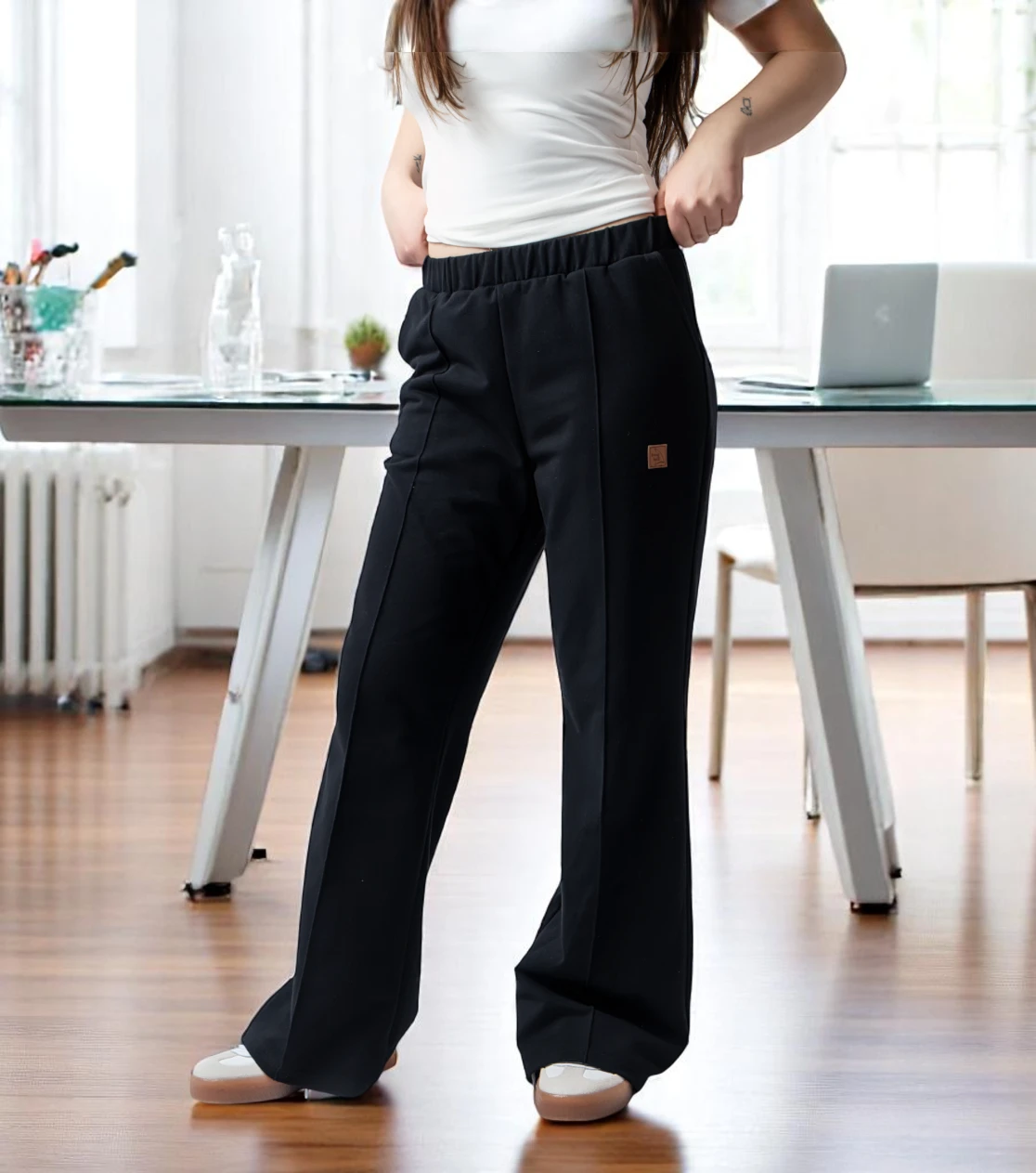 BerryBoat Relaxed Wide Sweatpants with Crease 96.webp