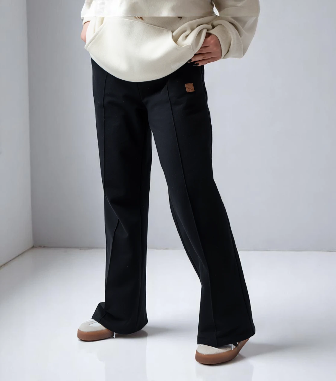 Black Women's Sweatpants with Crease – Stylish and Comfortable