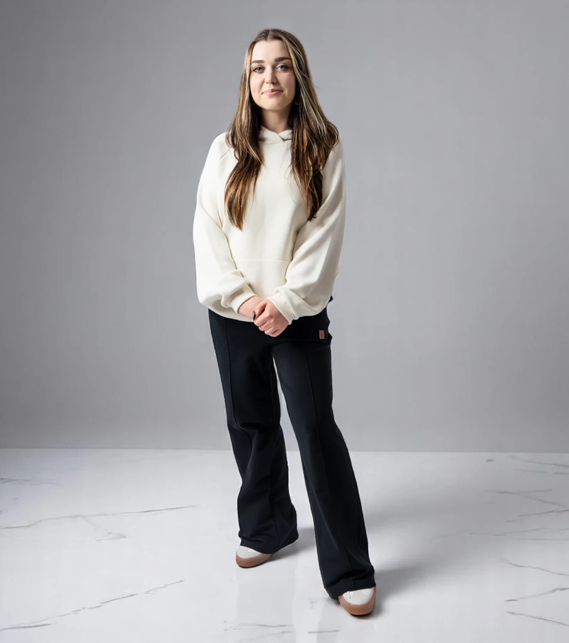 BerryBoat Sweatpants Hose Pullover locker weit mit Bügelfalte113.webp
