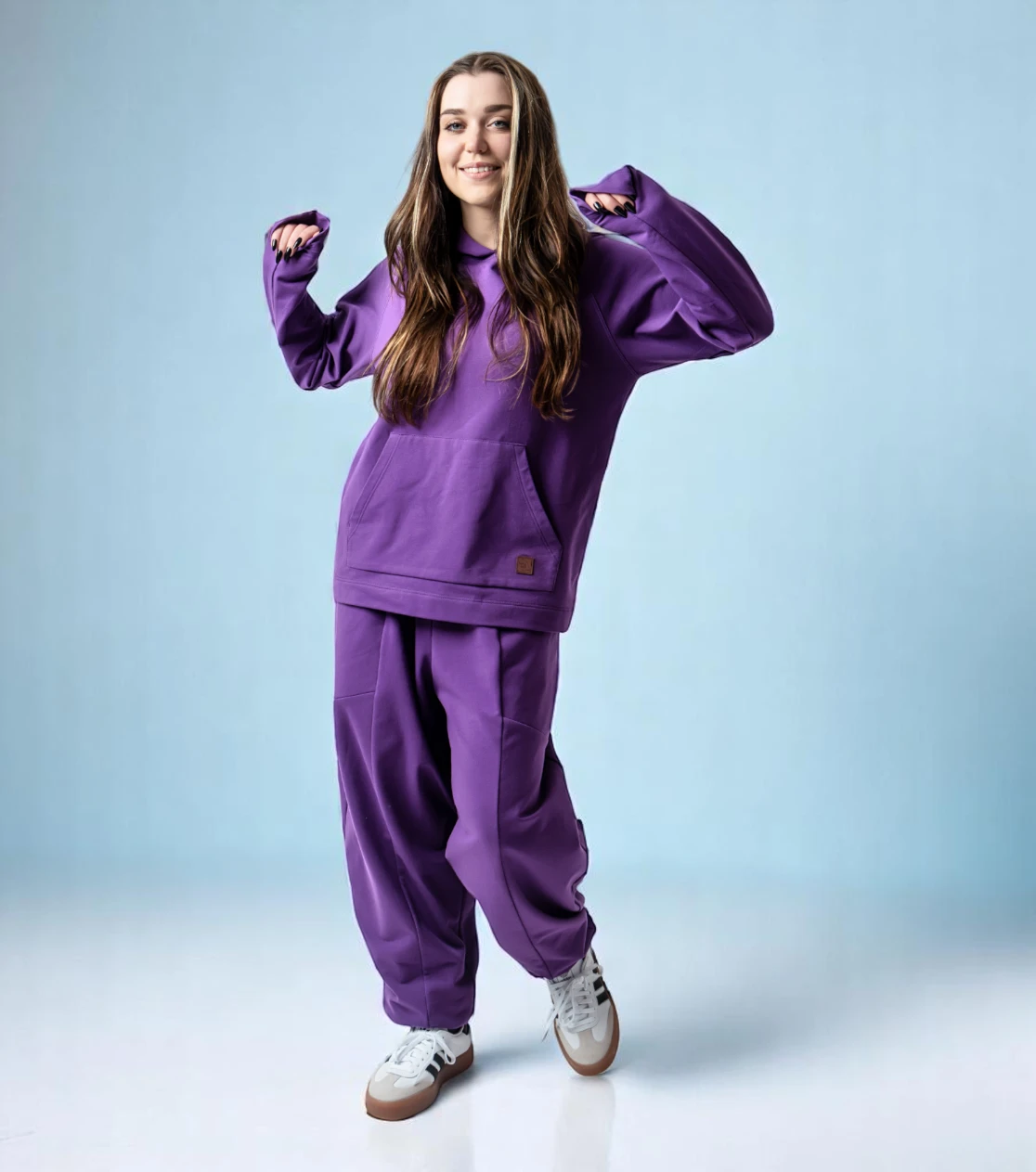 Pantalones deportivos BerryBoat holgados con pliegue definido 112.webp