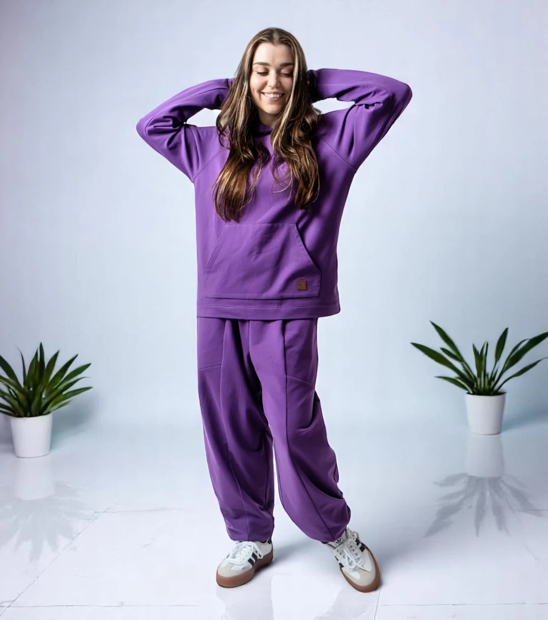Pantalones deportivos BerryBoat holgados con pliegue definido 113.webp