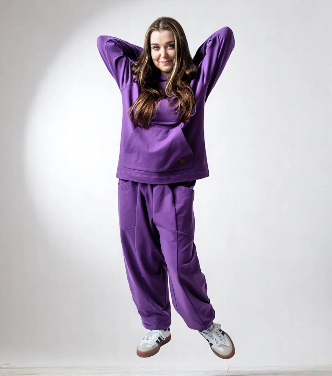 Pantalones deportivos BerryBoat holgados con pliegue definido 114.webp