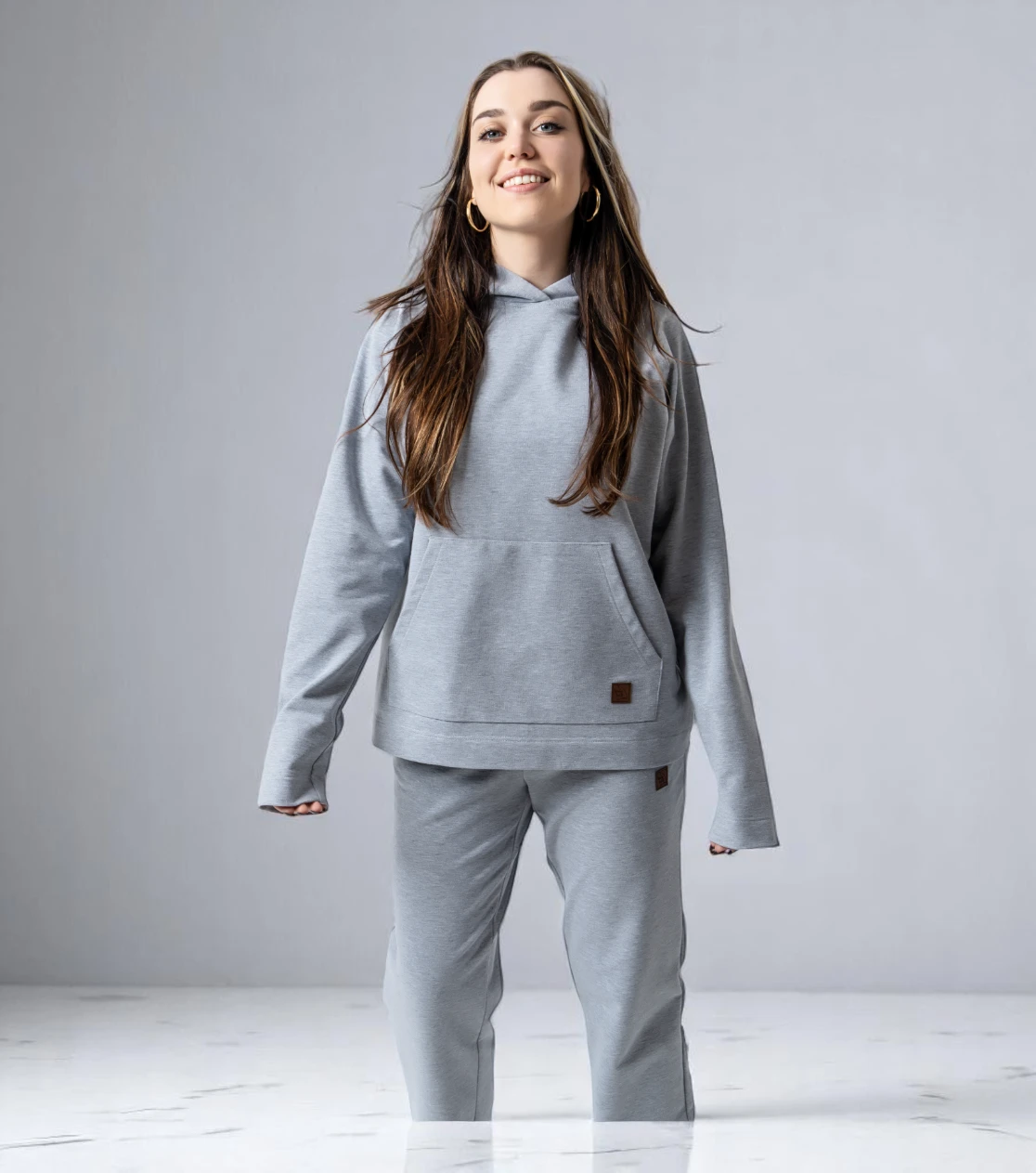 BerryBoat lockere Jogginghose mit Bügelfalte und Pullover 16.webp
