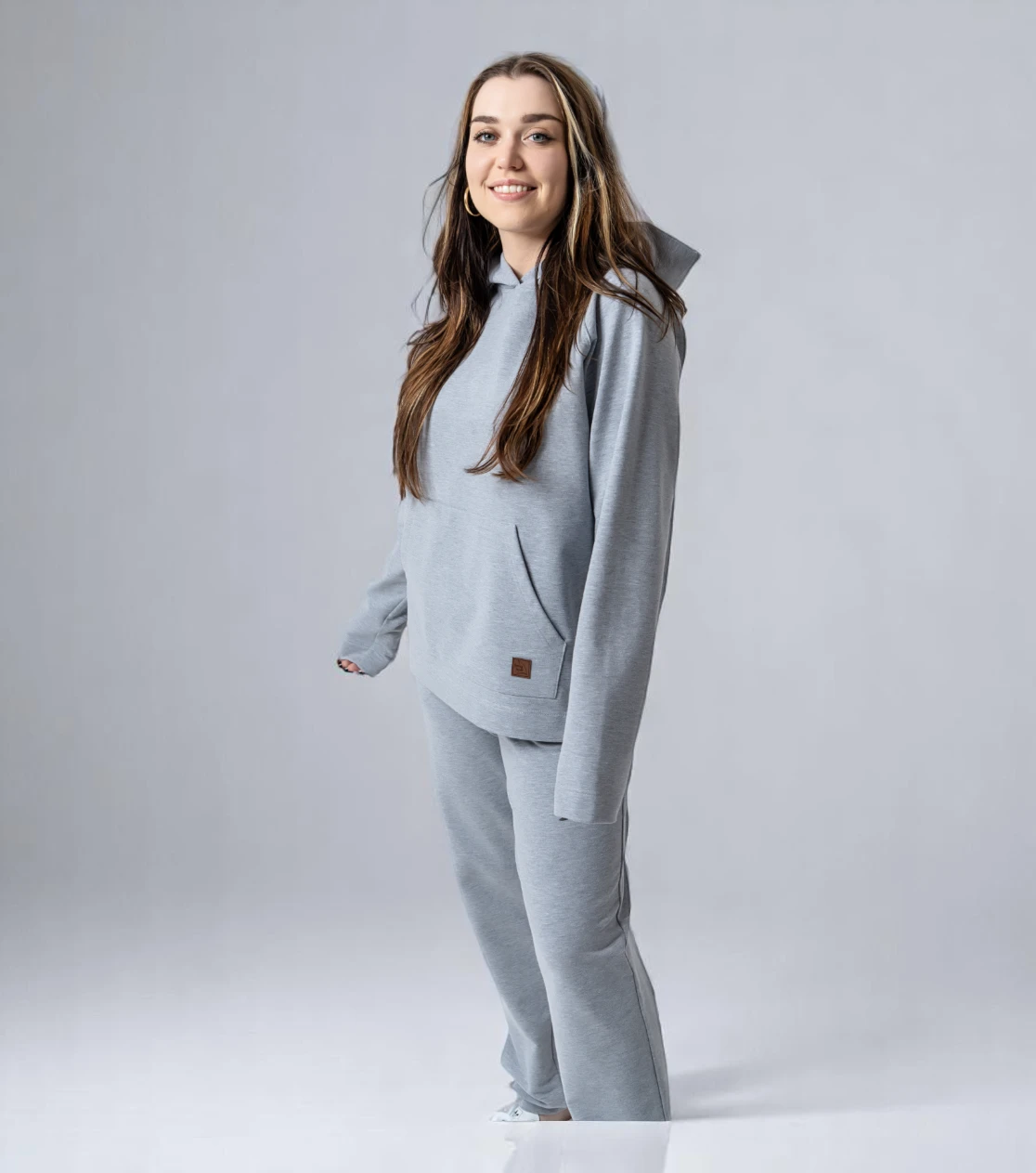 BerryBoat lockere Jogginghose mit Bügelfalte und Pullover 18.webp