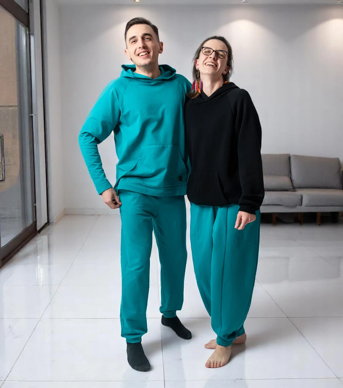 Pantalones de chándal sueltos y sudadera con pliegue 15.webp