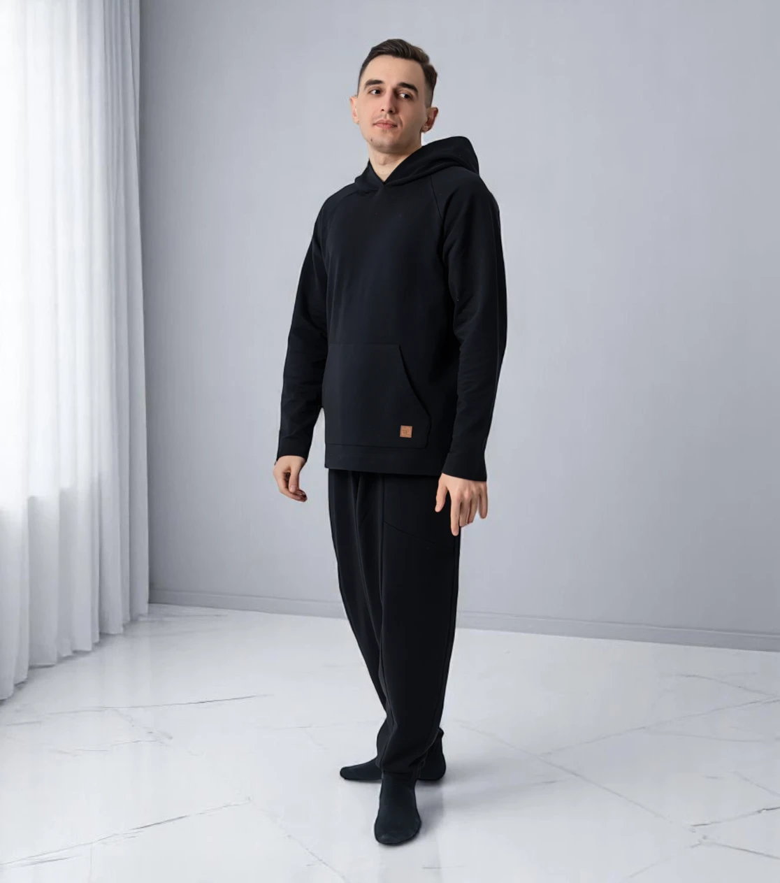 BerryBoat lockere Jogginghose und Hoodie mit Bügelfalte 55.webp