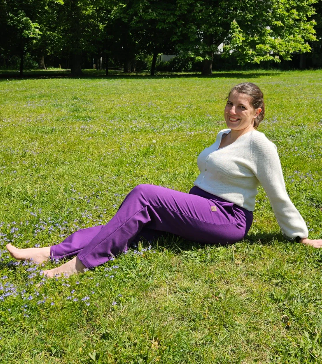 Pantaloni felpati viola da donna con piega, eleganti, in tessuto di maglia polacco