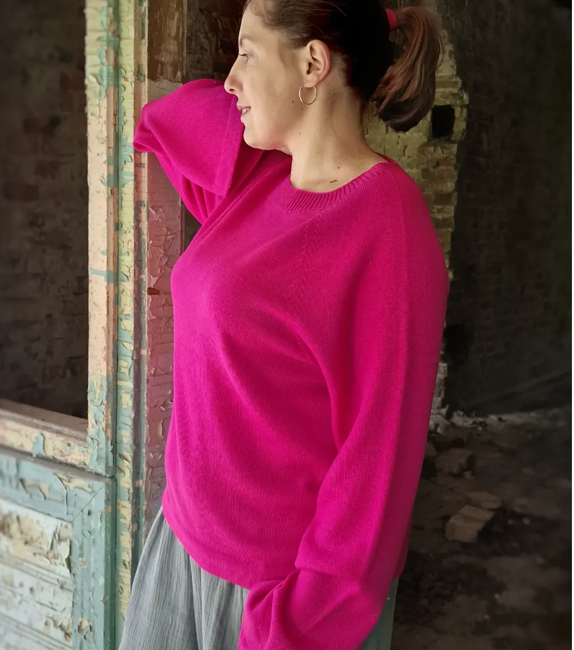 Top de punto holgado de mujer en 100% lana merino color fucsia