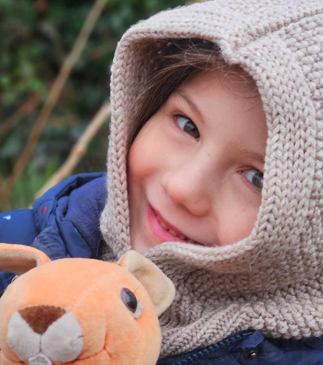 Passamontagna con cappuccio beige per bambini, ideale per l'inverno