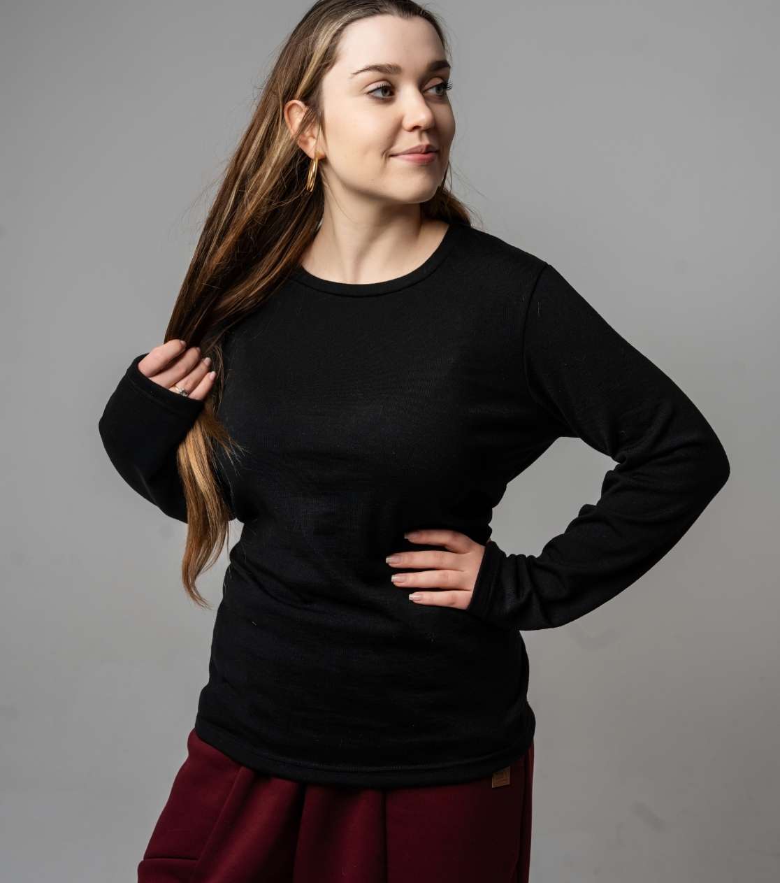 Camiseta de mujer negra 100% merino con manga larga