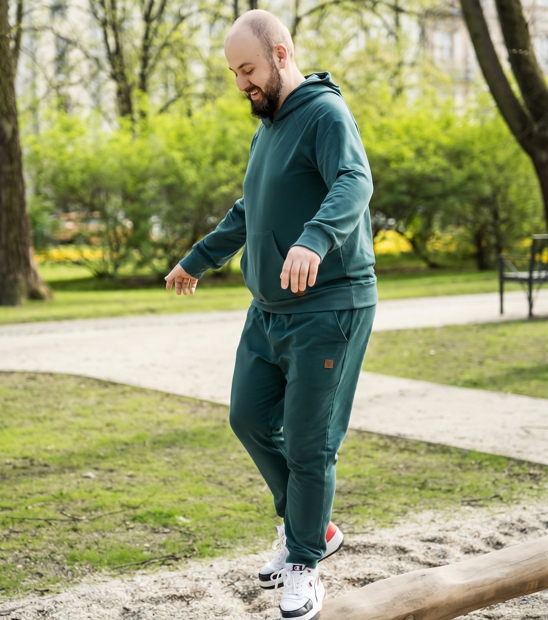 Bluza reglanowa z kapturem, unisex – lekka dzianina, butelkowa zieleń – zdjęcie 1