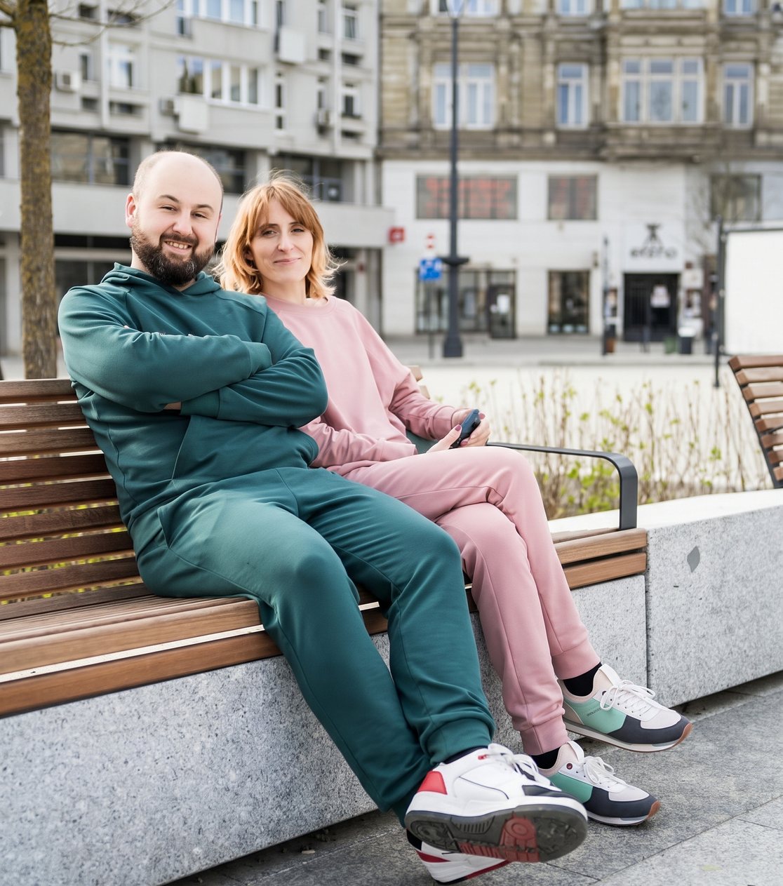 Bluza reglanowa z kapturem, unisex – lekka dzianina, butelkowa zieleń – zdjęcie 3