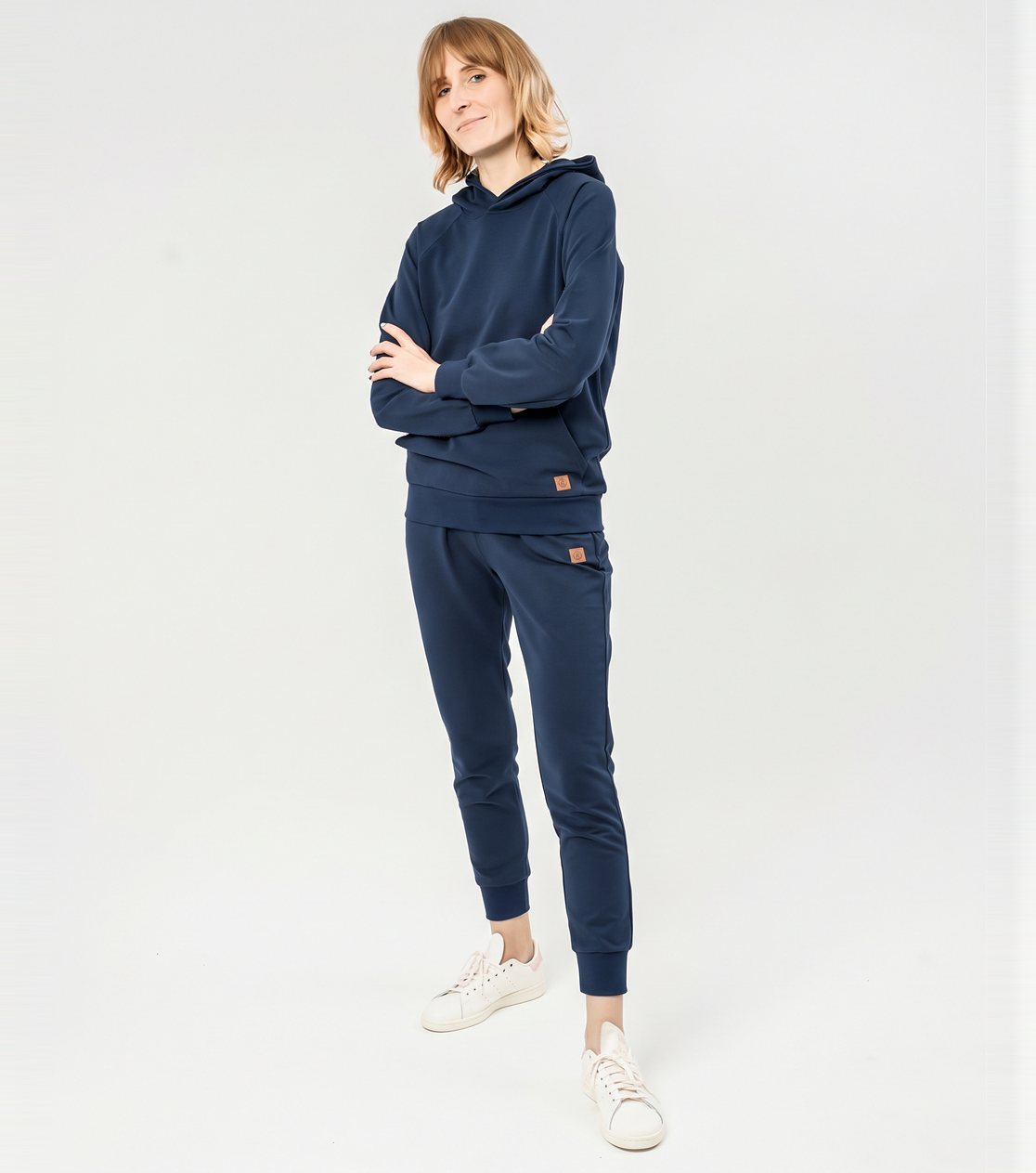 Spodnie dresowe codzienne unisex – lekka dzianina, granatowe – zdjęcie 1