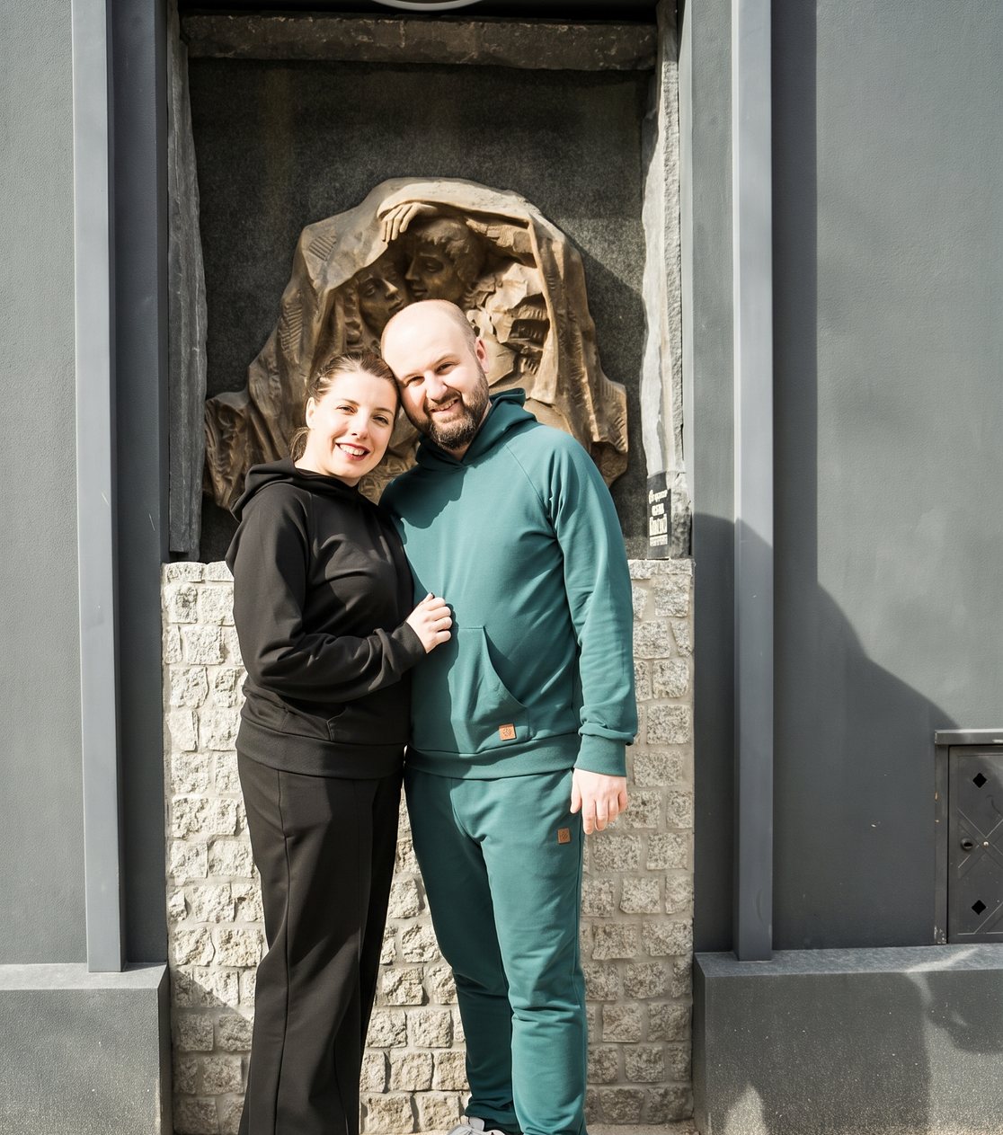 Bluza reglanowa z kapturem, unisex – lekka dzianina, czarna – zdjęcie 5