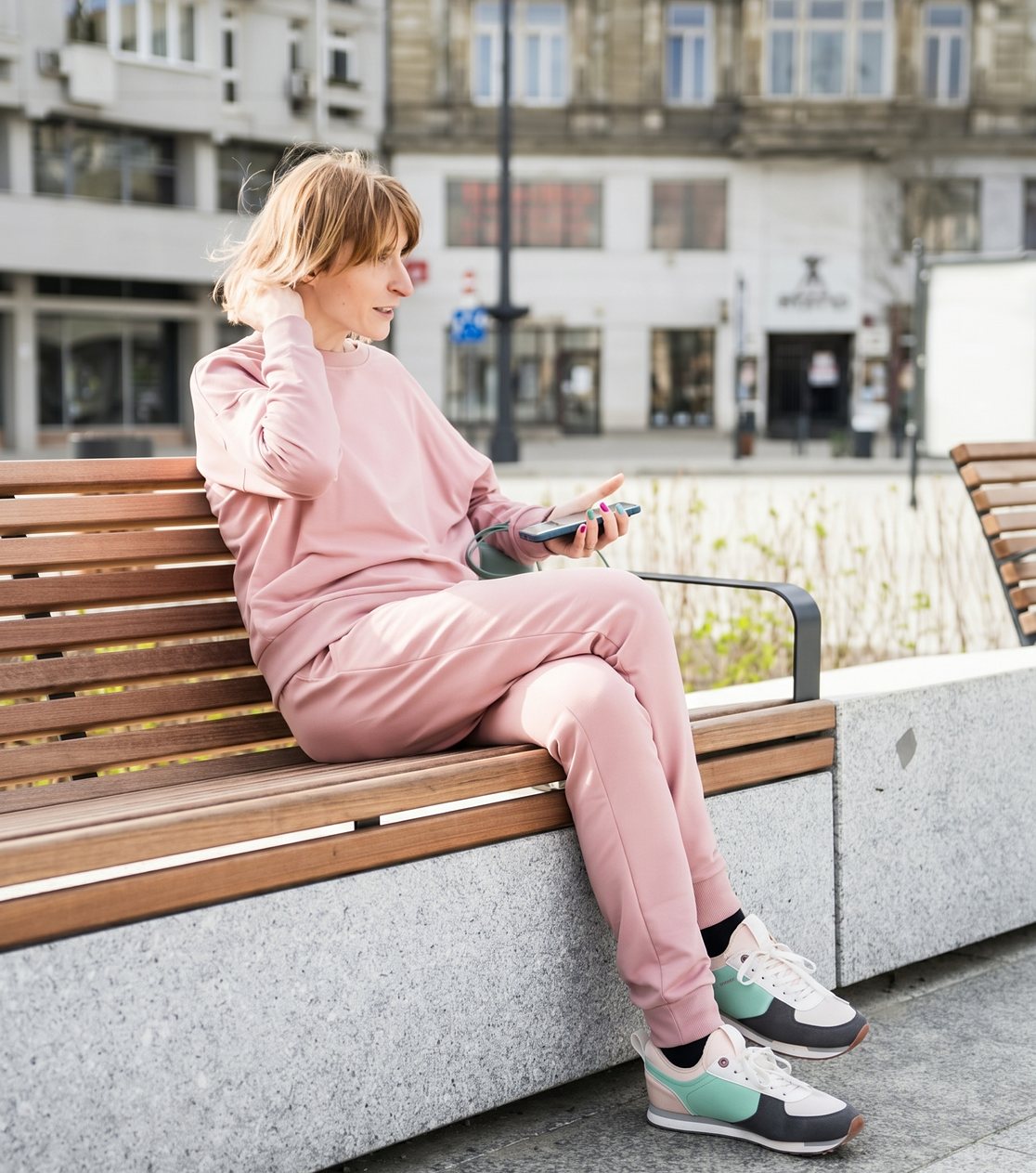 Spodnie dresowe codzienne unisex – lekka dzianina, pudrowy róż – zdjęcie 4